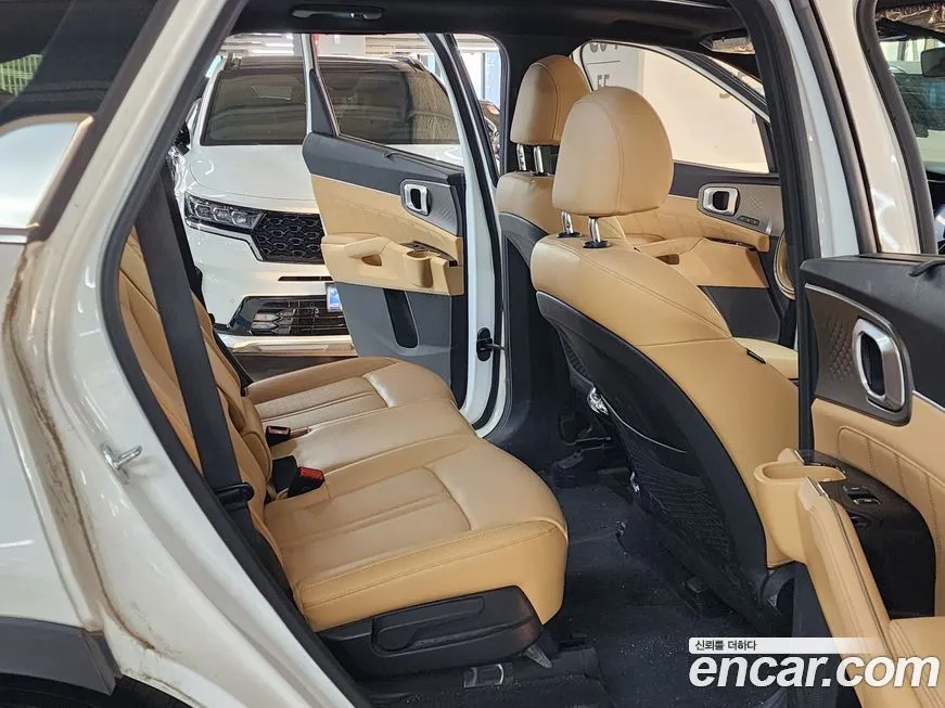 Kia Sorento — фото 6