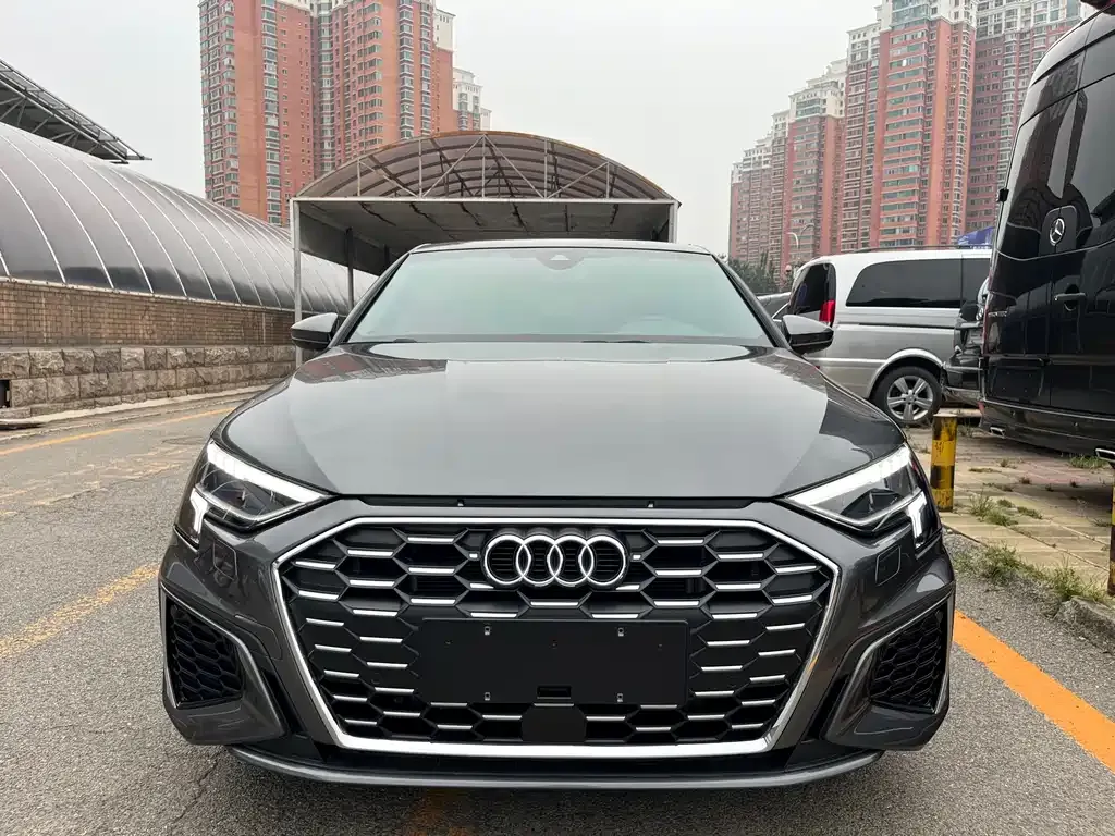 Audi A3 2023 из CN, фото 2