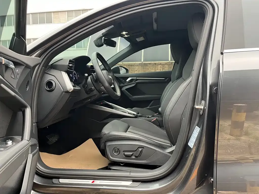 Audi A3 2023 из CN, фото 7
