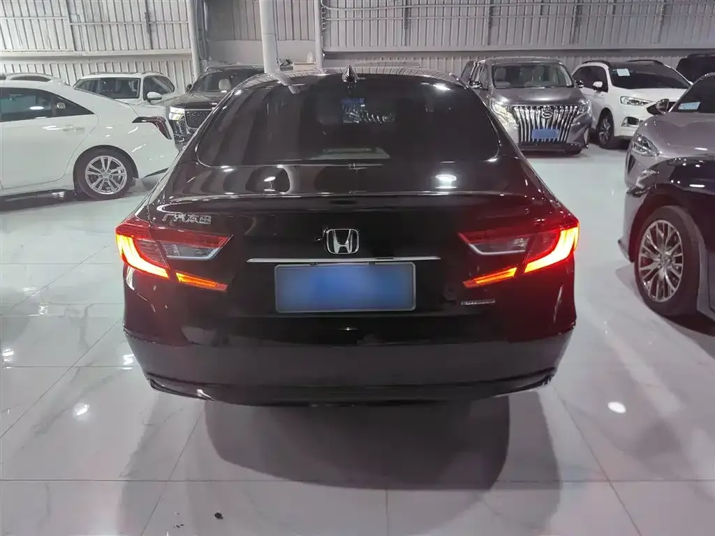 Honda Accord — фото 6