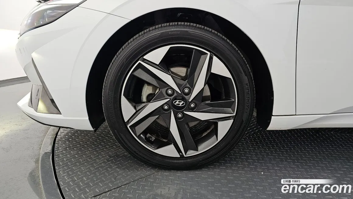 Hyundai AVANTE — фото 5