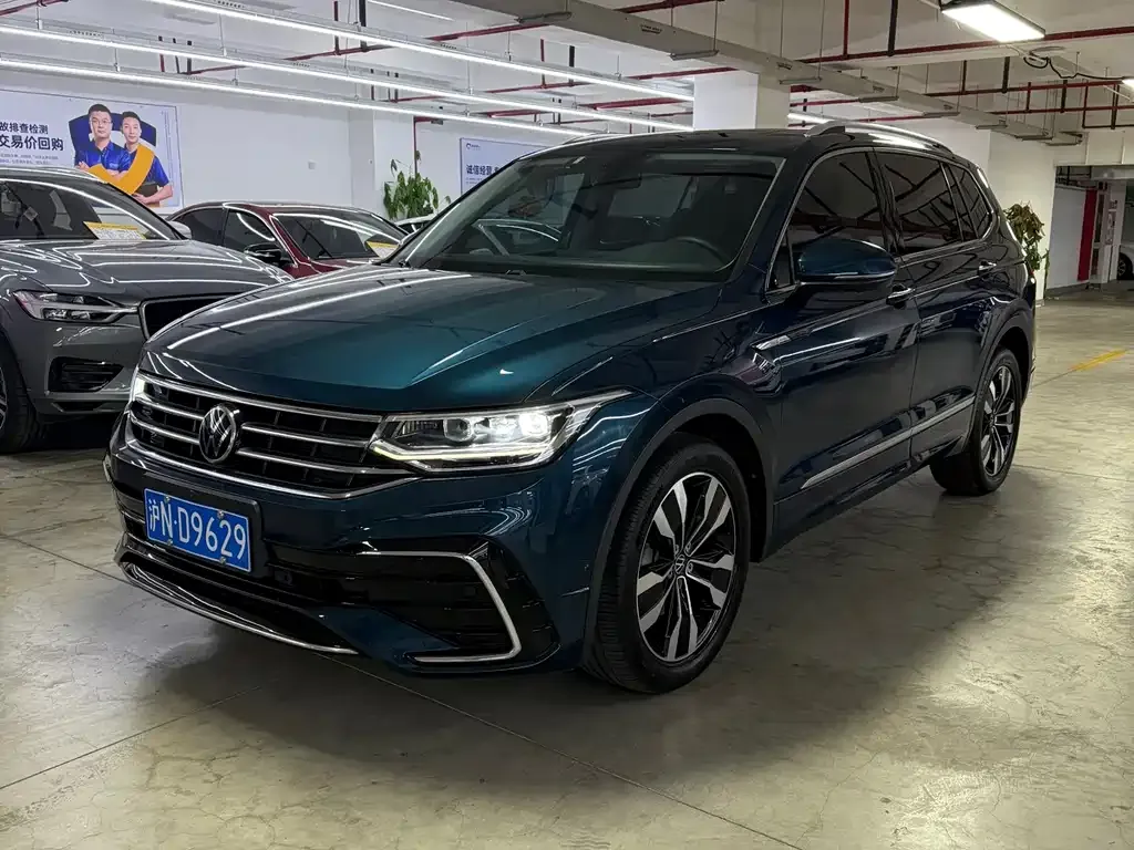 Volkswagen Tiguan L — фото 1