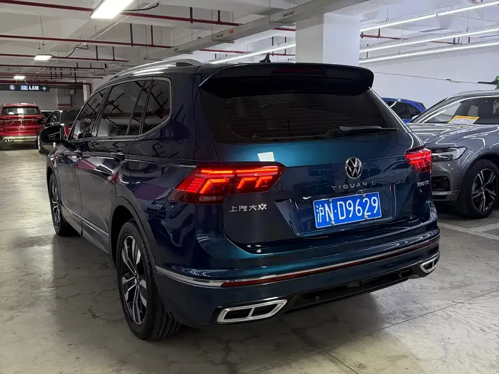 Volkswagen Tiguan L — фото 10