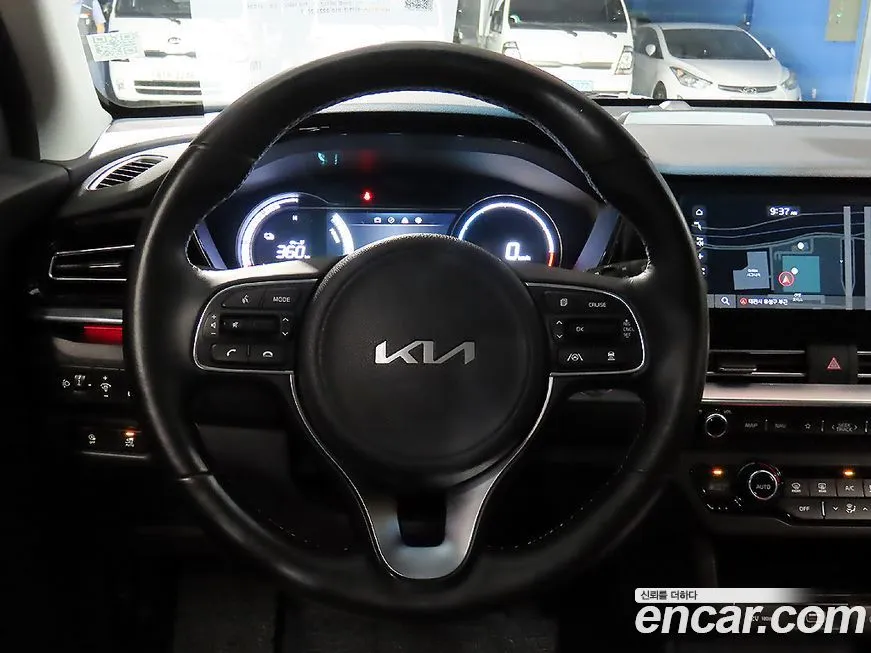Kia Niro — фото 8