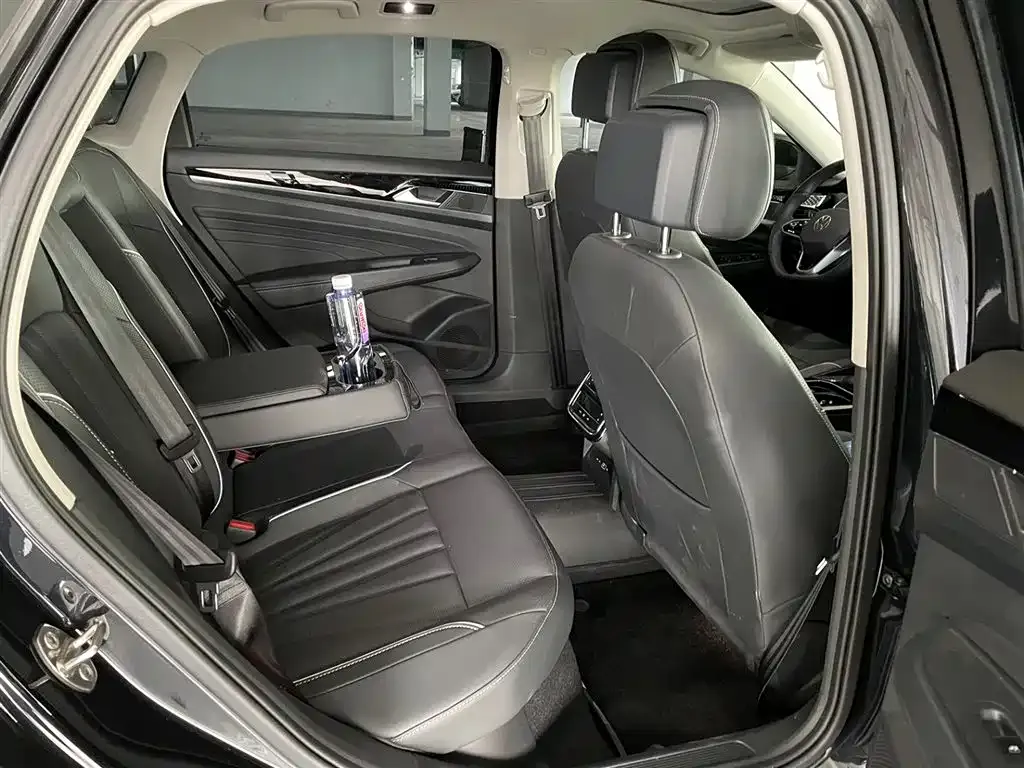 Volkswagen Passat 2024 из CN, фото 10