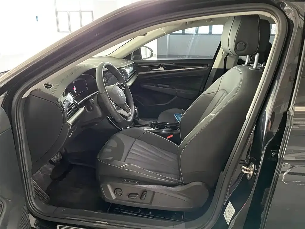 Volkswagen Passat 2024 из CN, фото 8