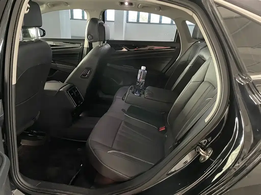 Volkswagen Passat 2024 из CN, фото 9