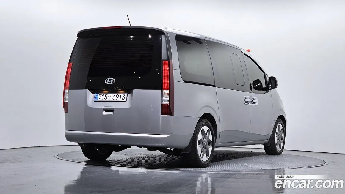 Hyundai Staria — фото 2