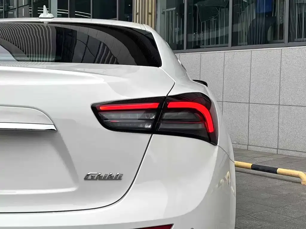 Maserati Ghibli — фото 10