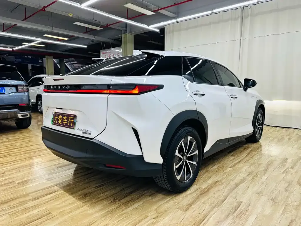 Lexus RZ — фото 5