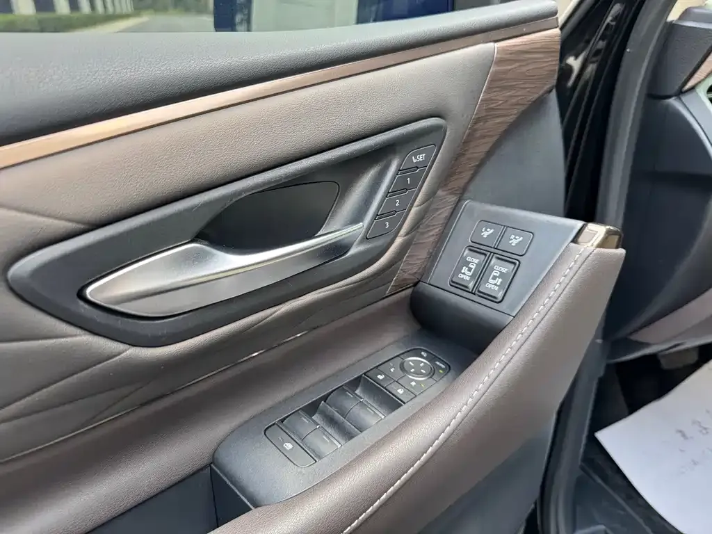 Toyota Vellfire 2024 из CN, фото 8