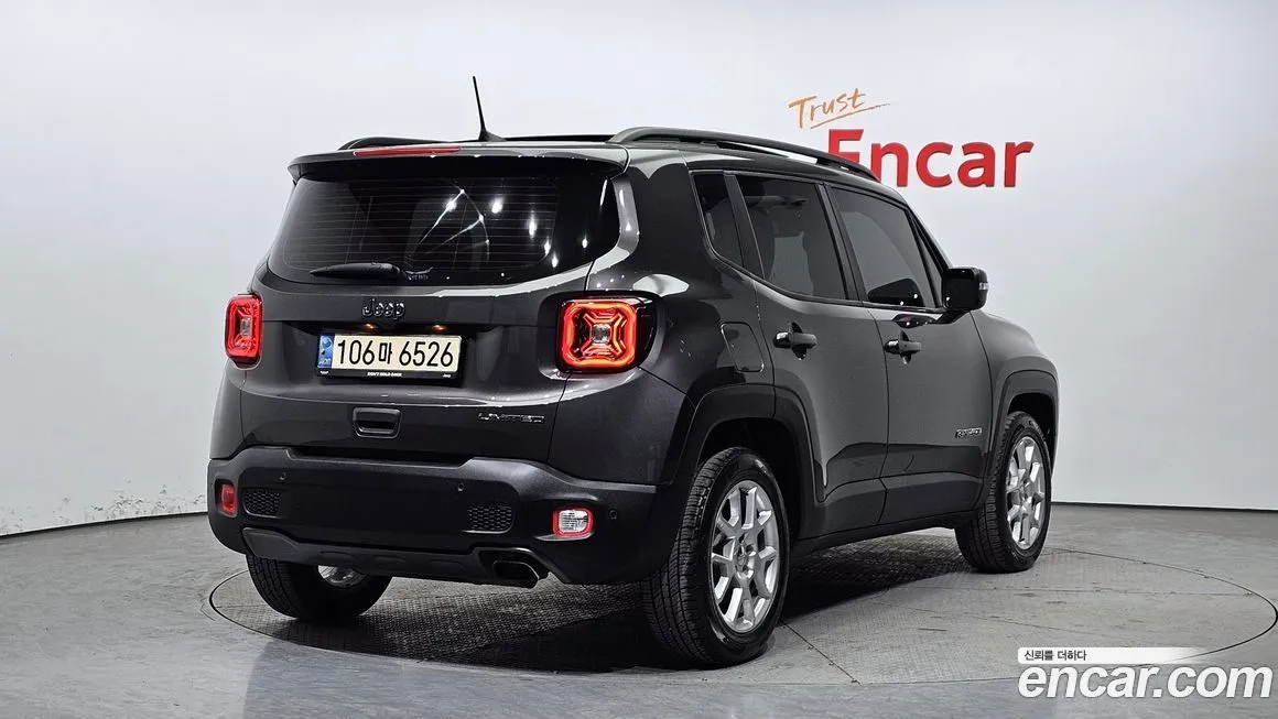 Jeep Renegade — фото 2