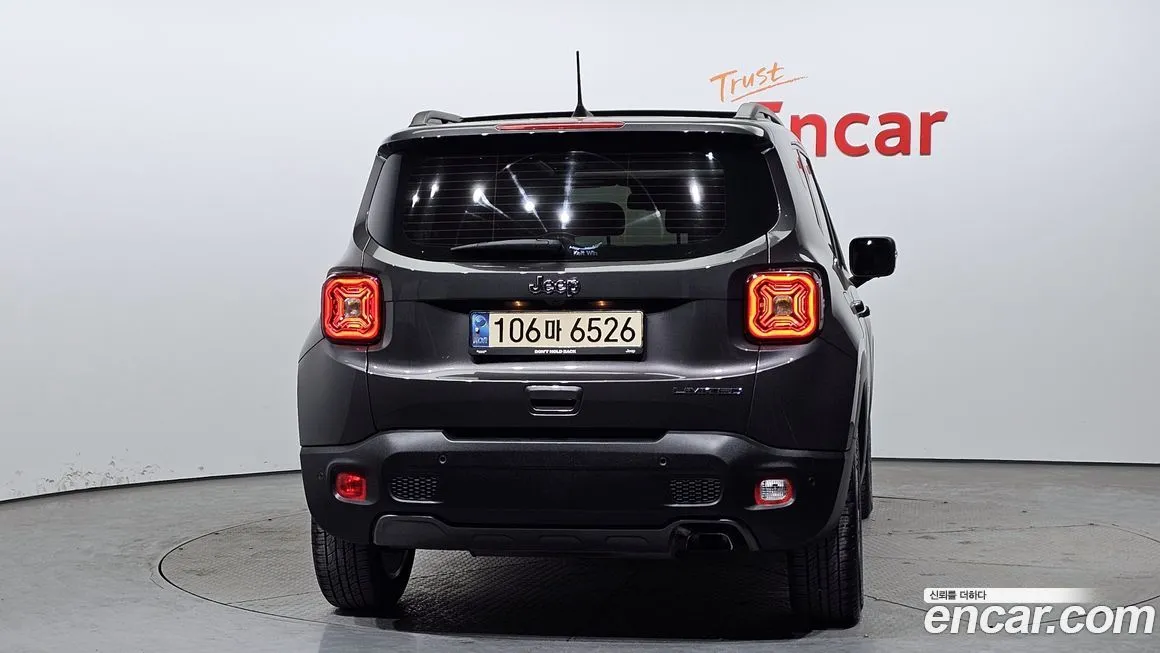 Jeep Renegade — фото 4