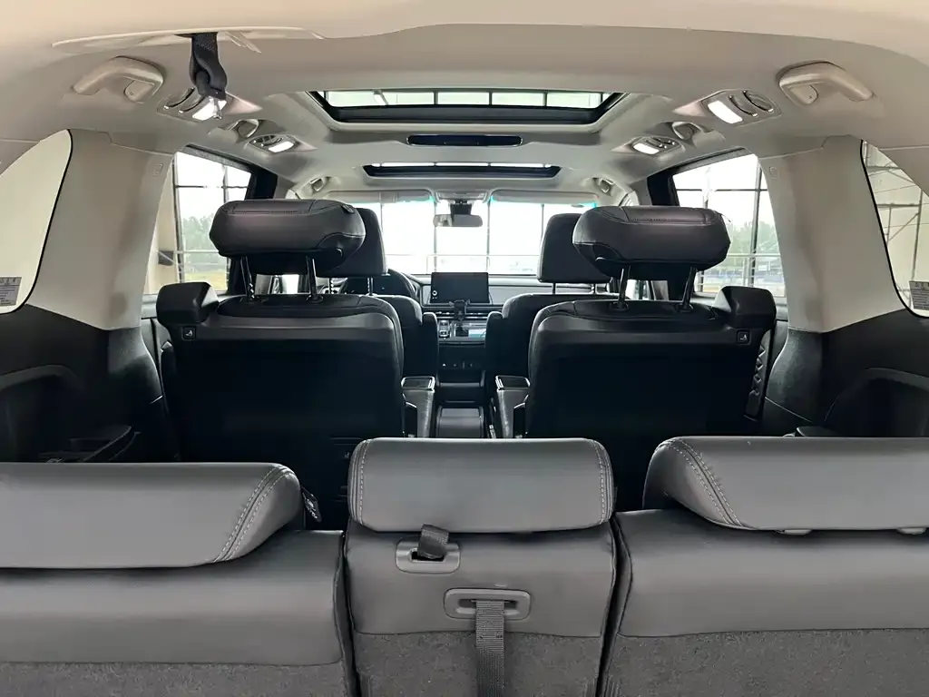 Honda Elysion 2023 из CN, фото 8