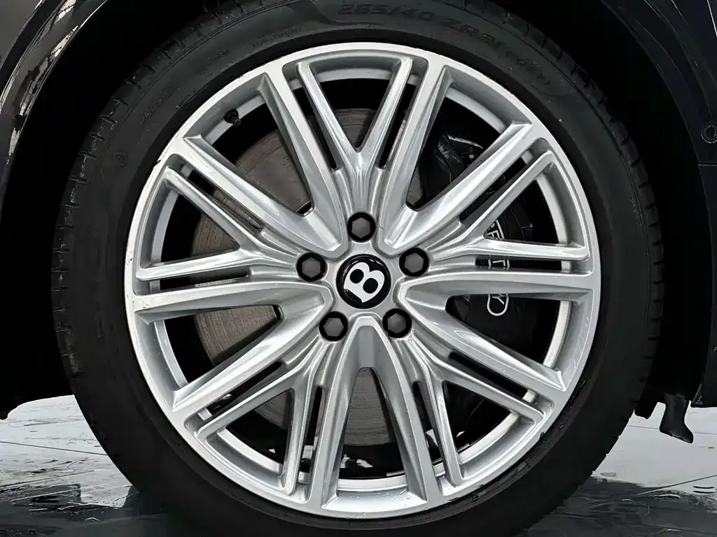 Bentley Flying Spur 2023 из CN, фото 8