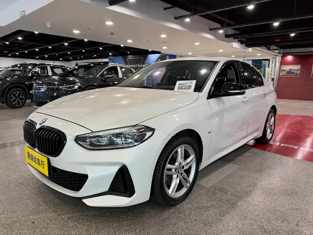 BMW 1 Series 2021 из CN, фото 1