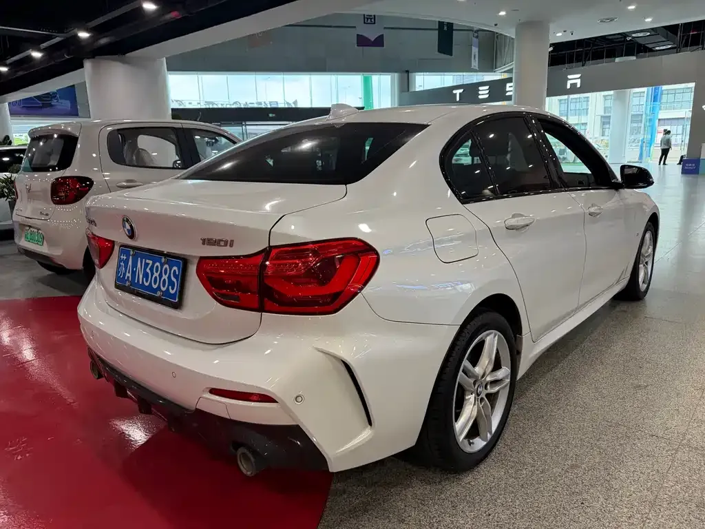 BMW 1 Series 2021 из CN, фото 4