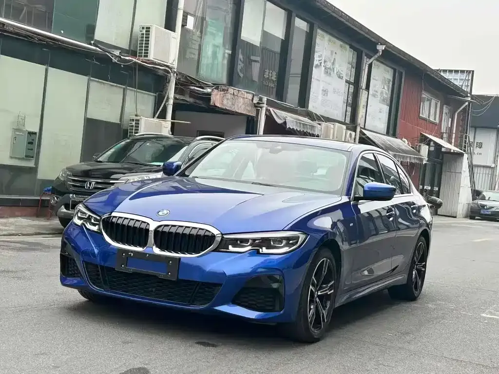 BMW 3 Series 2022 из CN, фото 1