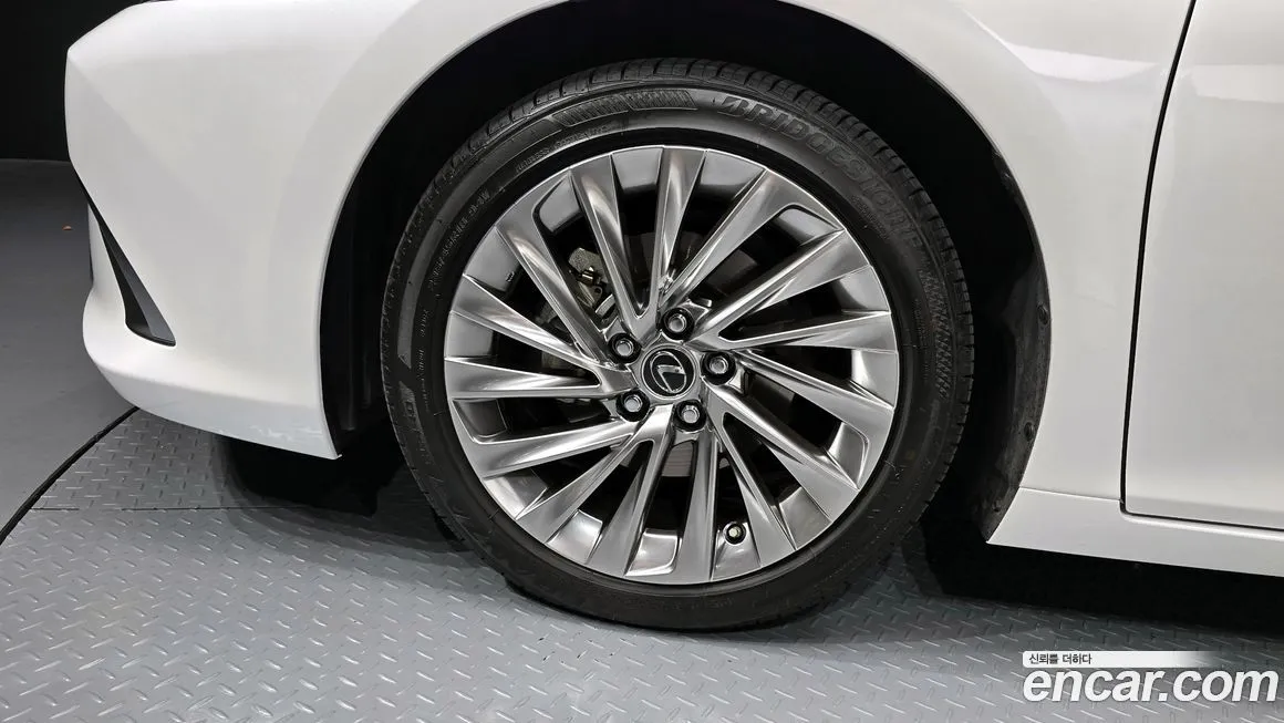Lexus ES 2025 из KR, фото 5