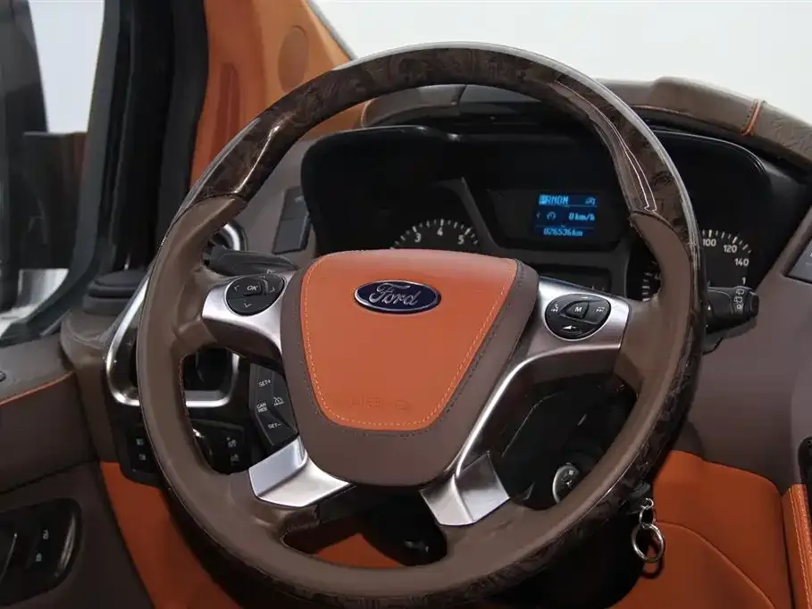 Ford Tourneo — фото 10