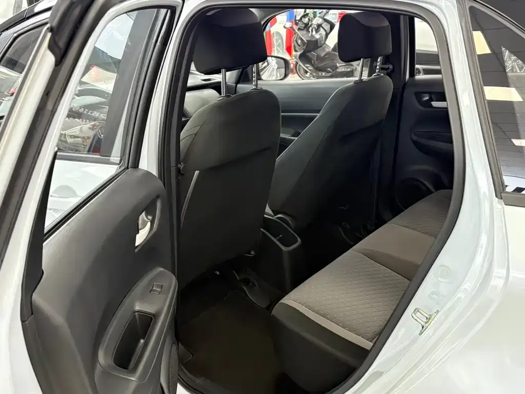 Honda Fit — фото 8