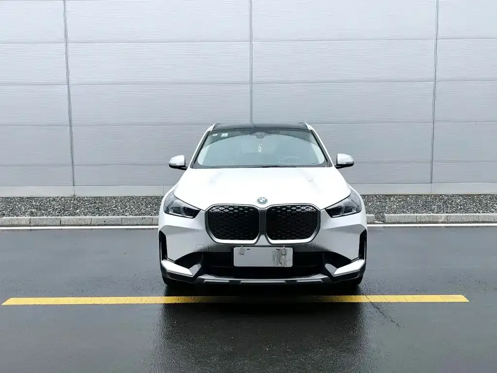 BMW iX1 2024 из CN, фото 2