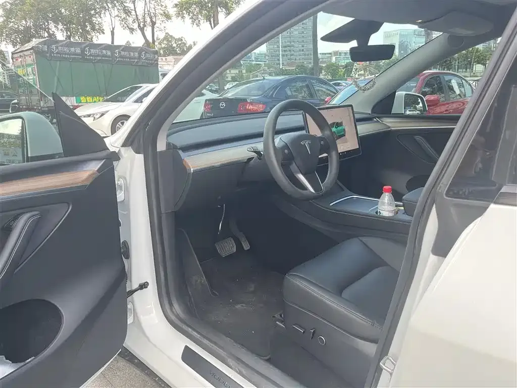 Tesla Model Y — фото 6