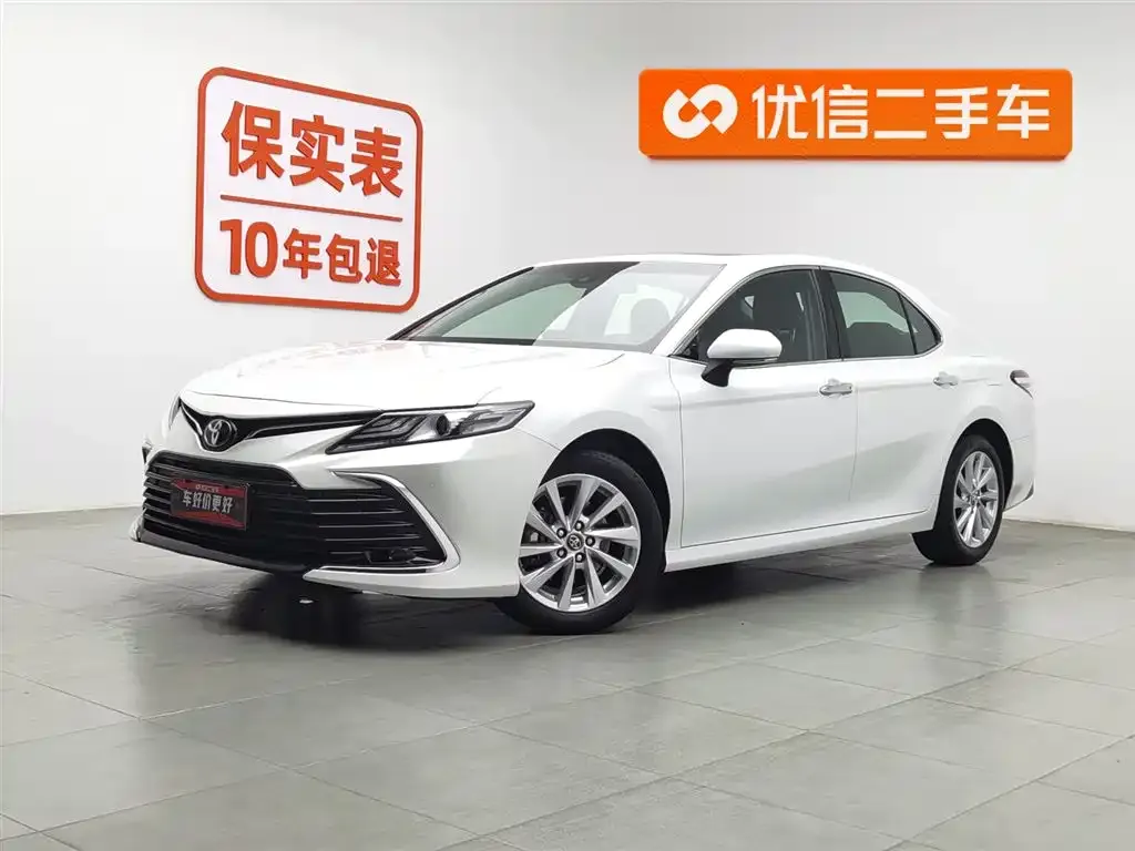 Toyota Camry — фото 1