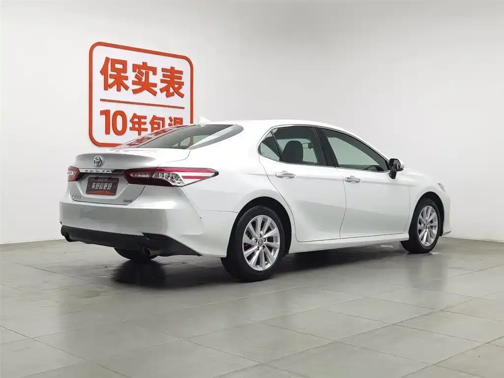 Toyota Camry — фото 2