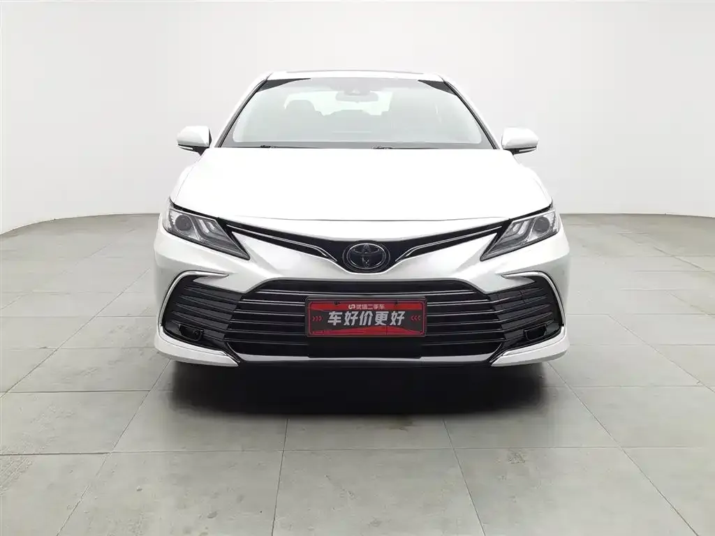 Toyota Camry — фото 3