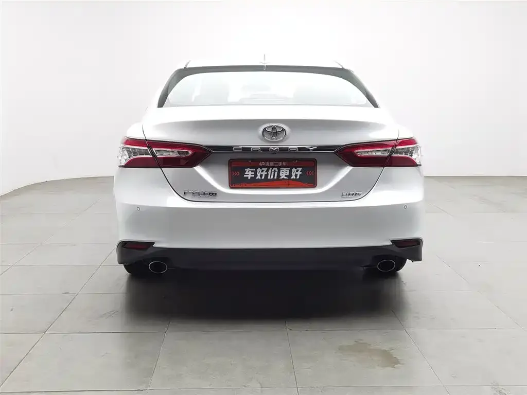 Toyota Camry — фото 4