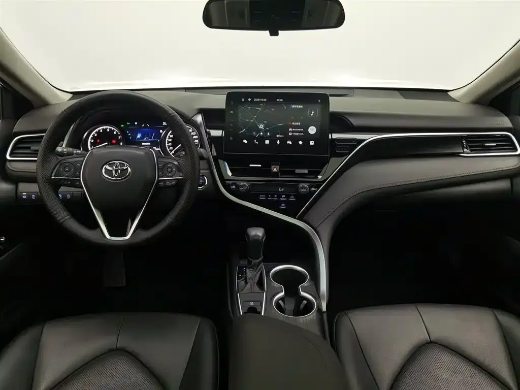 Toyota Camry — фото 5