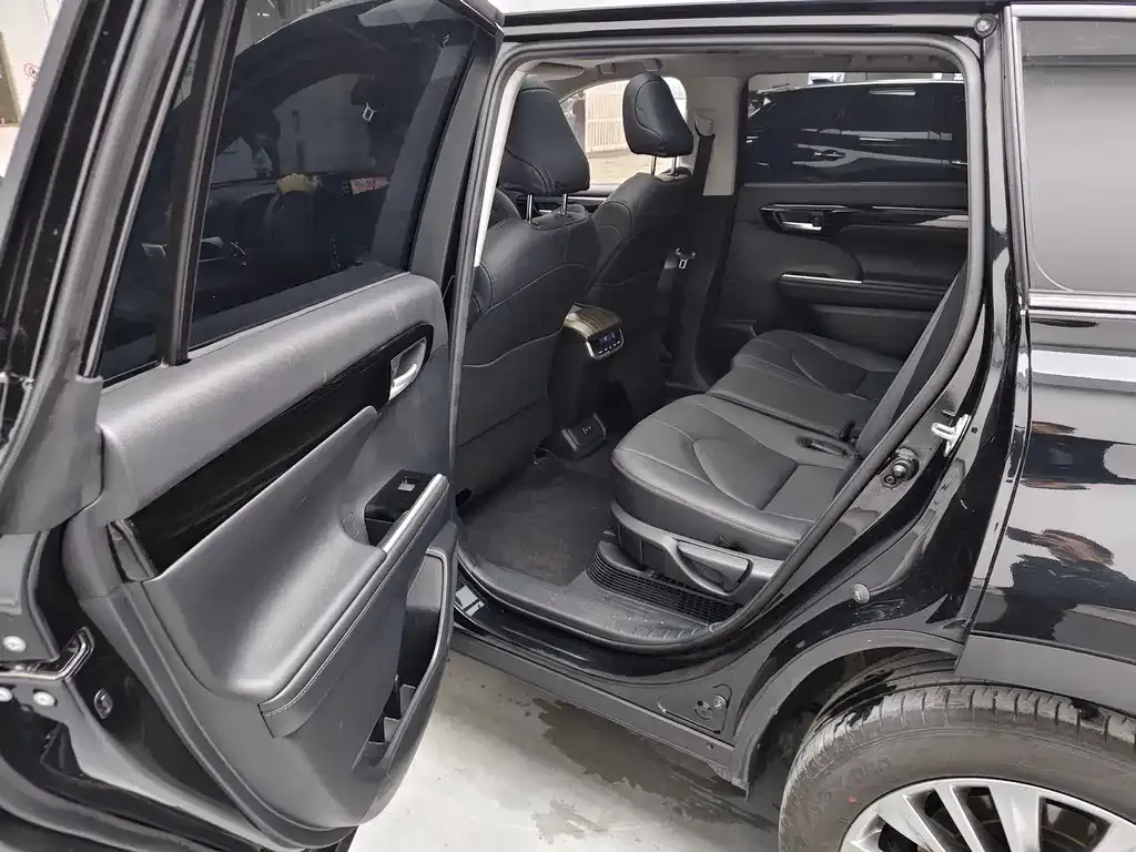 Toyota Highlander 2023 из CN, фото 5