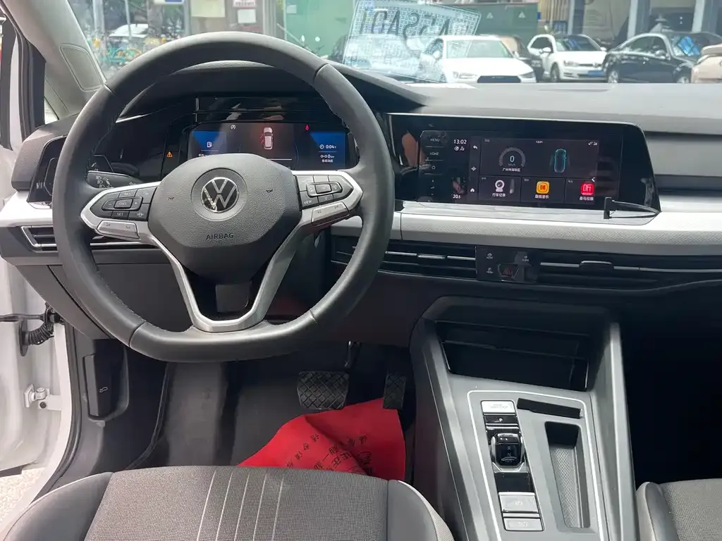 Volkswagen Golf 2023 из CN, фото 10