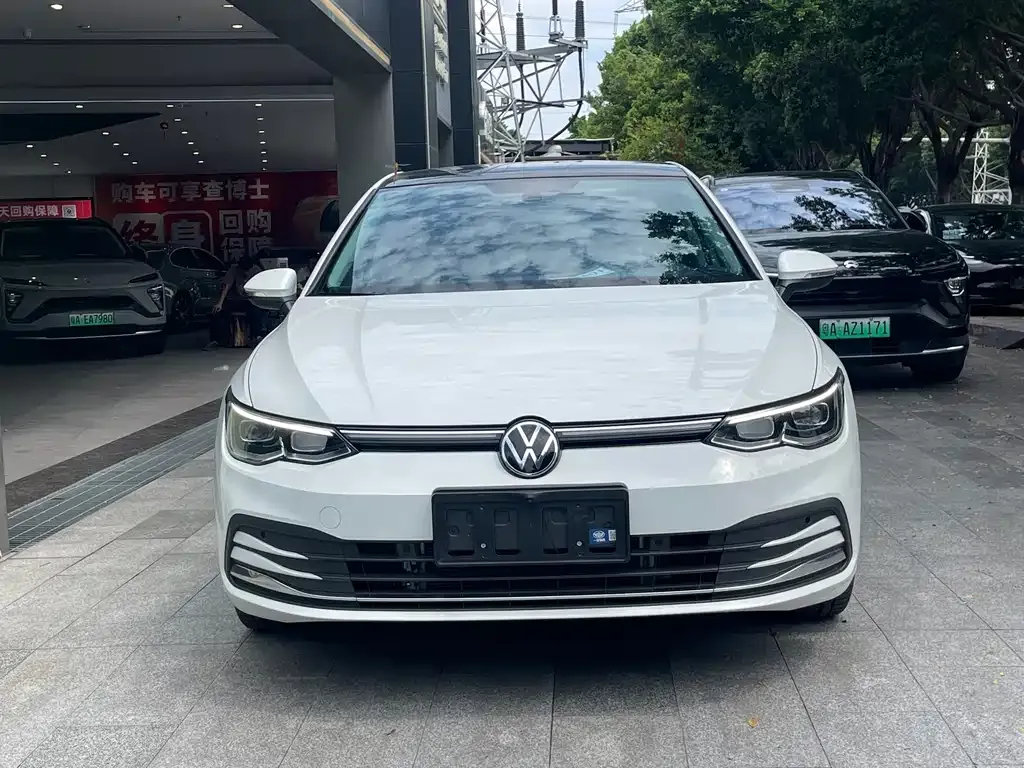 Volkswagen Golf 2023 из CN, фото 2