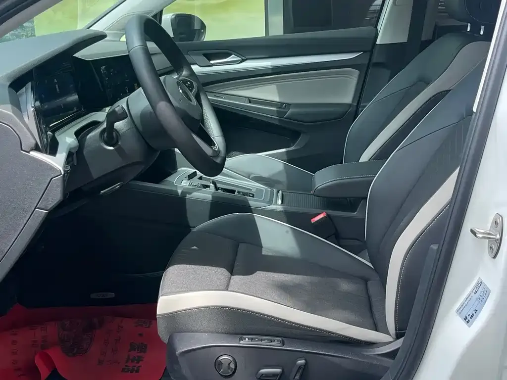 Volkswagen Golf 2023 из CN, фото 6