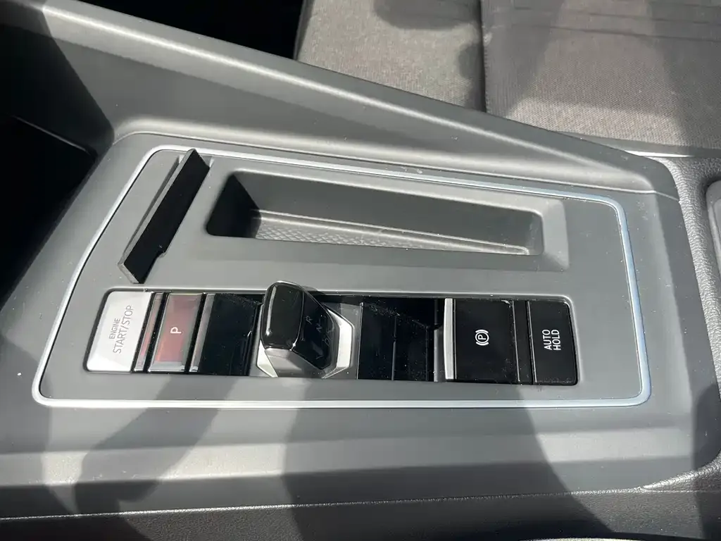 Volkswagen Golf 2023 из CN, фото 8
