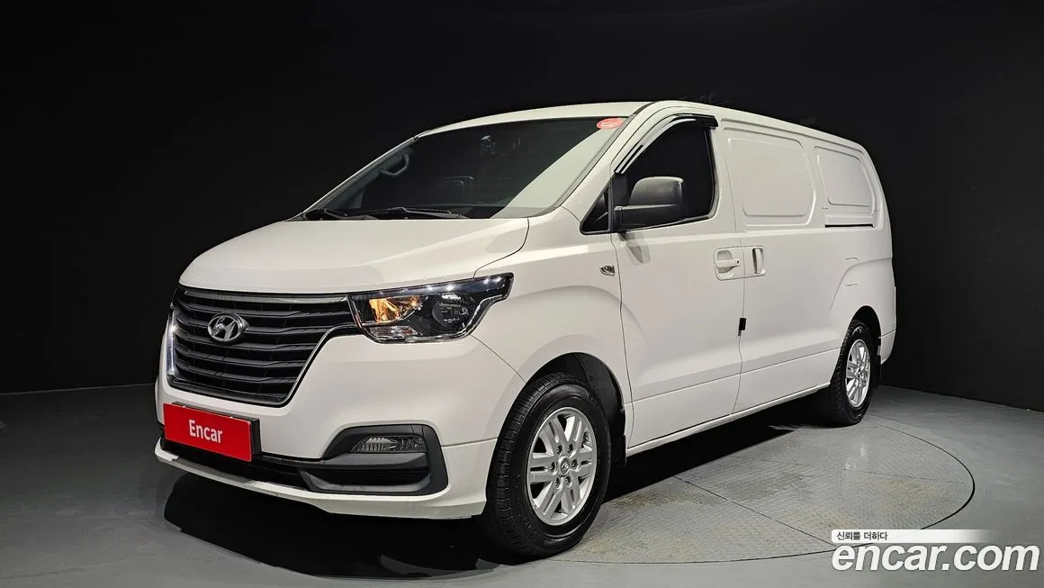 Hyundai Starex — фото 1