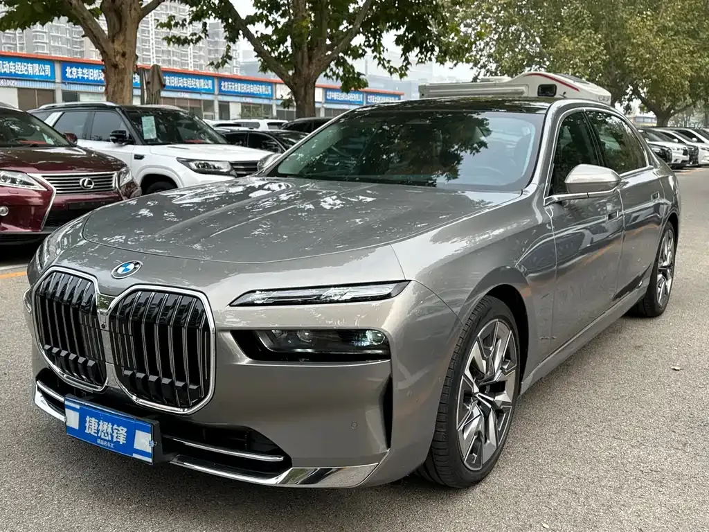 BMW 7 Series 2023 из CN, фото 1