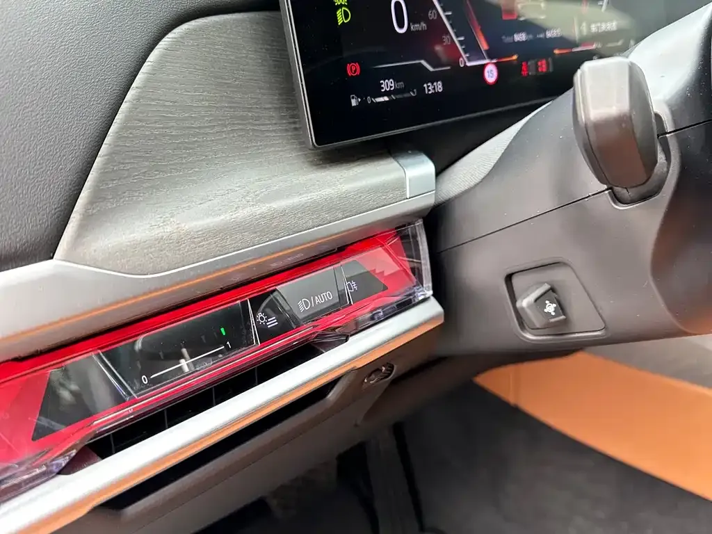 BMW 7 Series 2023 из CN, фото 10