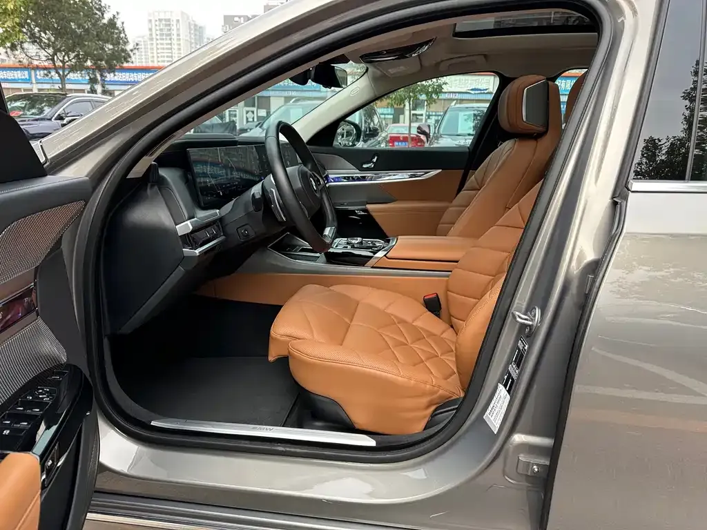 BMW 7 Series 2023 из CN, фото 7