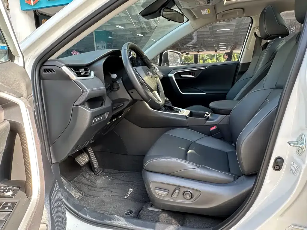 Toyota Wildlander 2023 из CN, фото 3