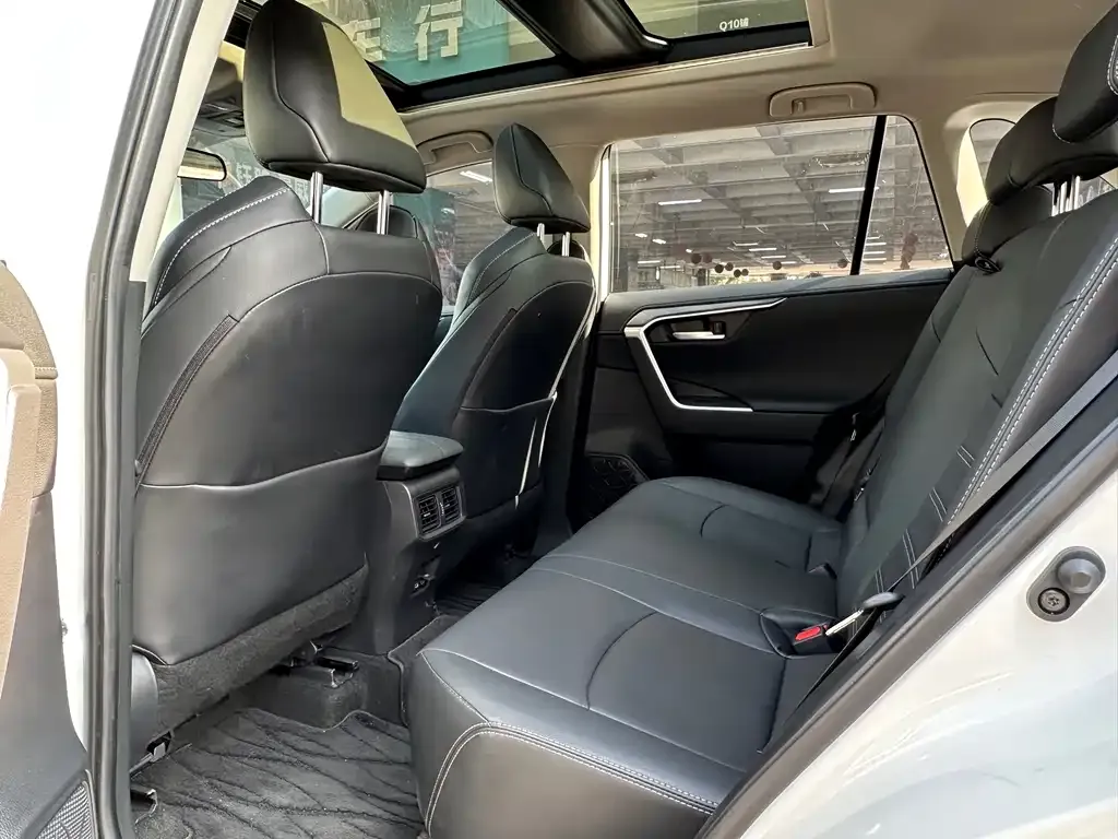 Toyota Wildlander 2023 из CN, фото 4