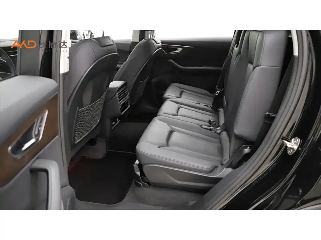 Audi Q7 2024 из CN, фото 7