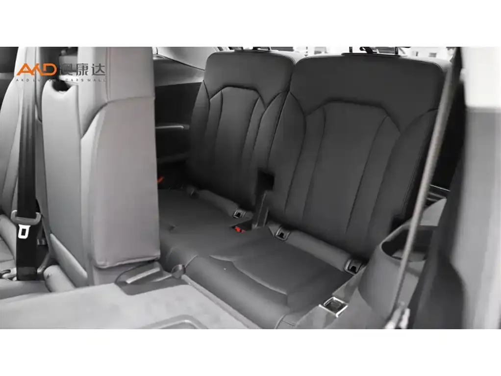 Audi Q7 2024 из CN, фото 9