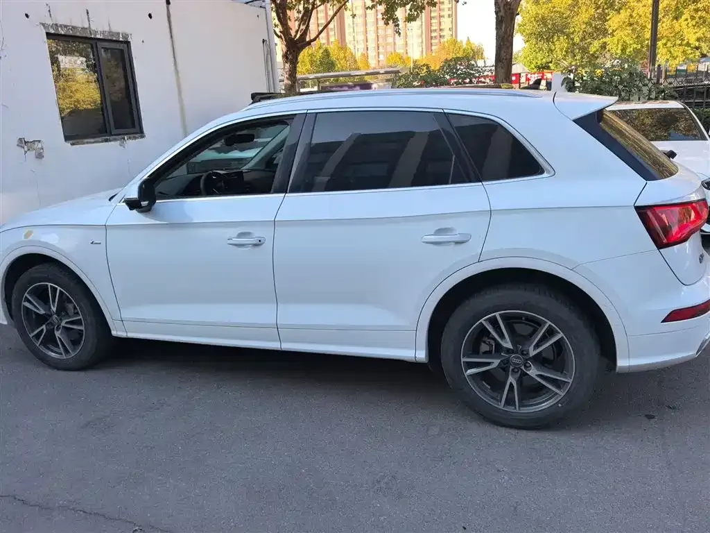 Audi Q5L 2021 из CN, фото 5