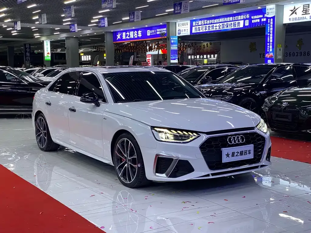 Audi A4L 2022 из CN, фото 2