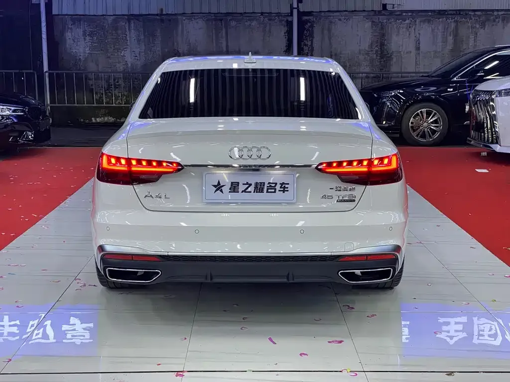 Audi A4L 2022 из CN, фото 4