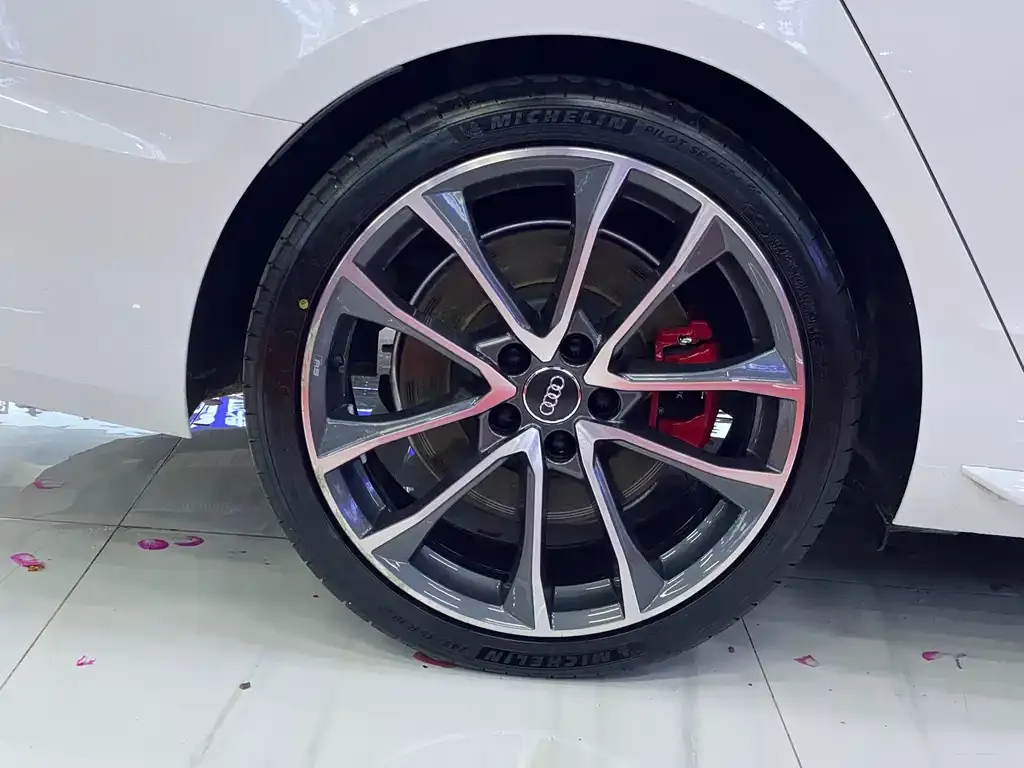 Audi A4L 2022 из CN, фото 8