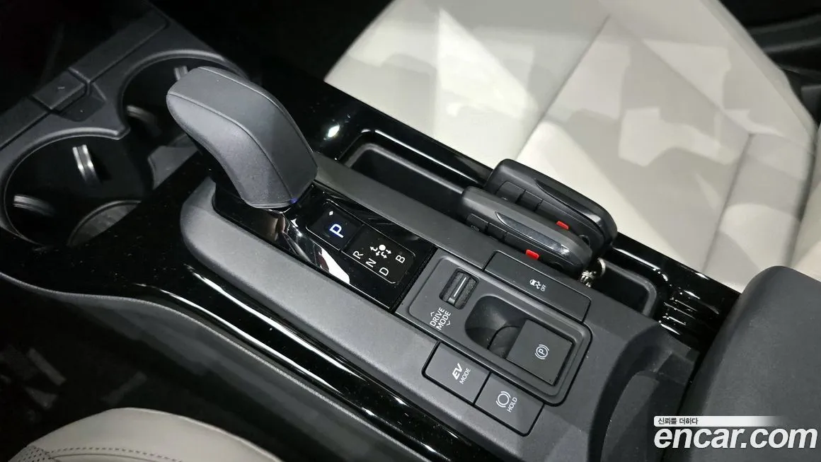 Toyota Prius 2024 из KR, фото 9